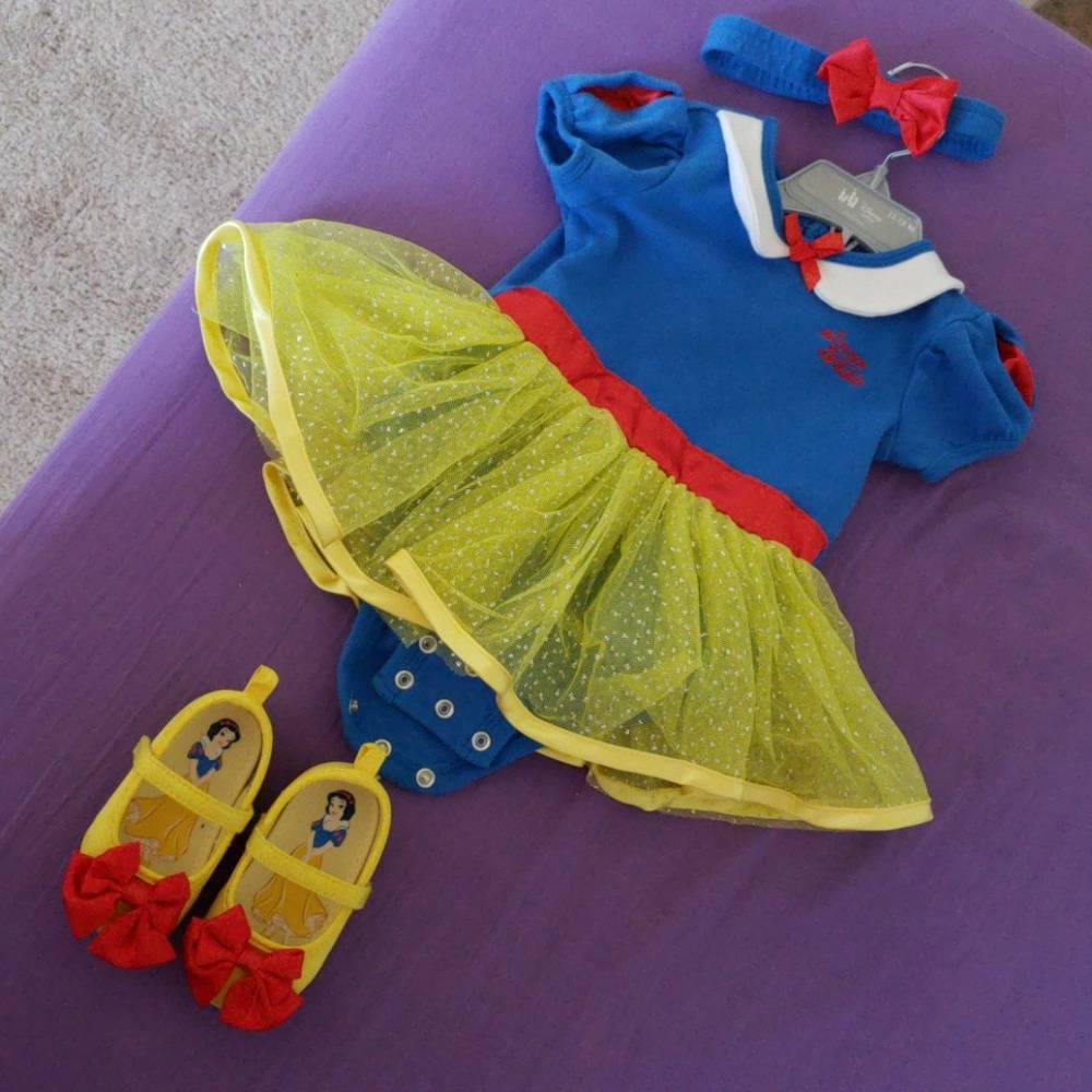 Disney snow white baby onesie set